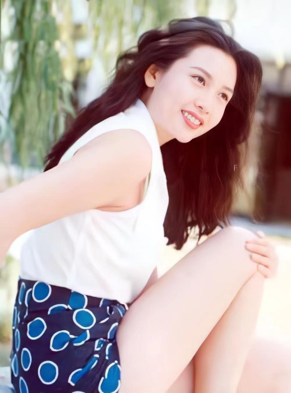 各位有没有邱淑贞的美照