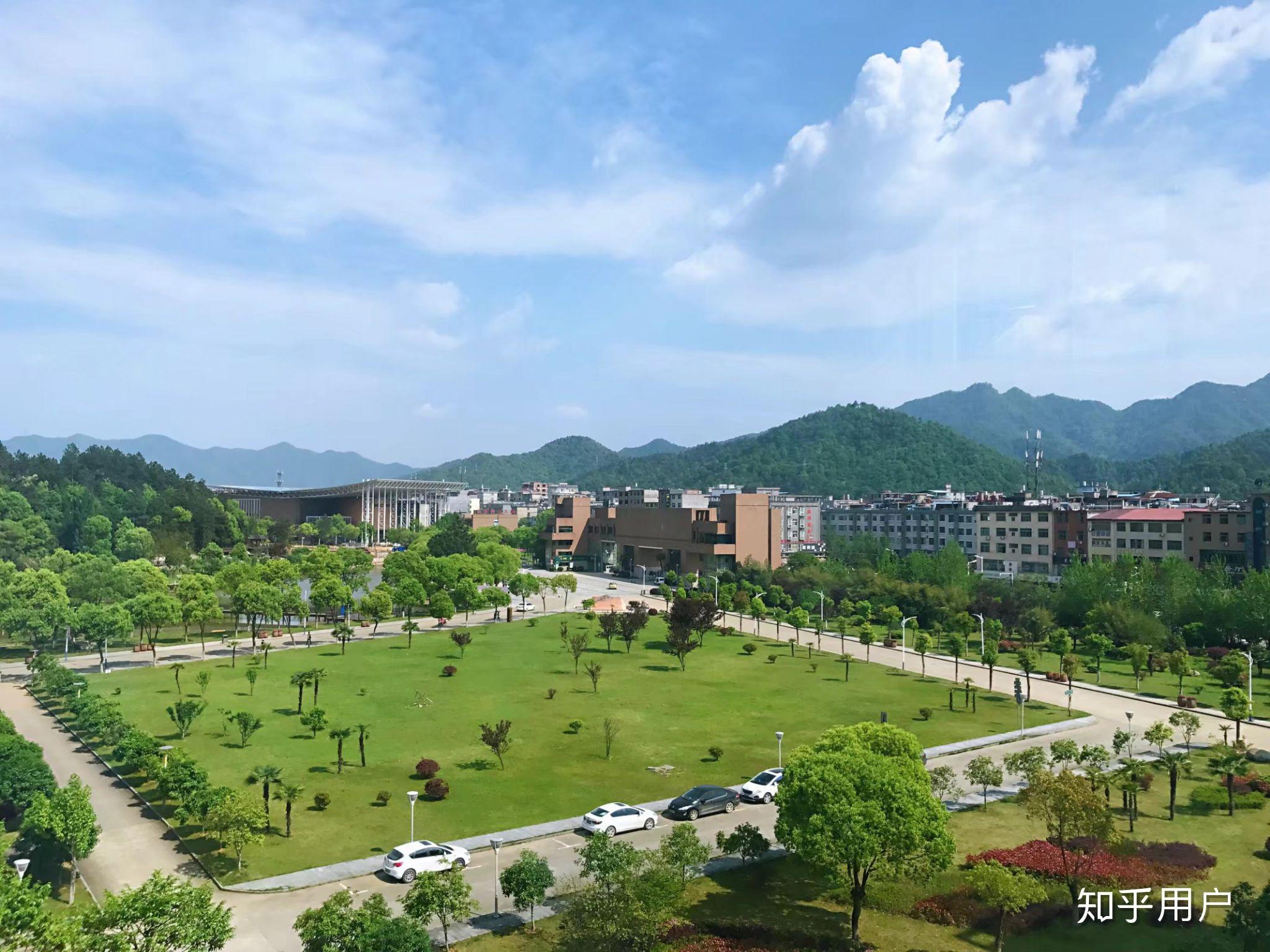 景德镇陶瓷大学的校园环境如何