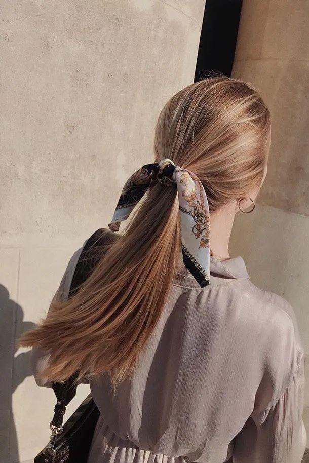 丝巾带着春天的浪漫风情万种