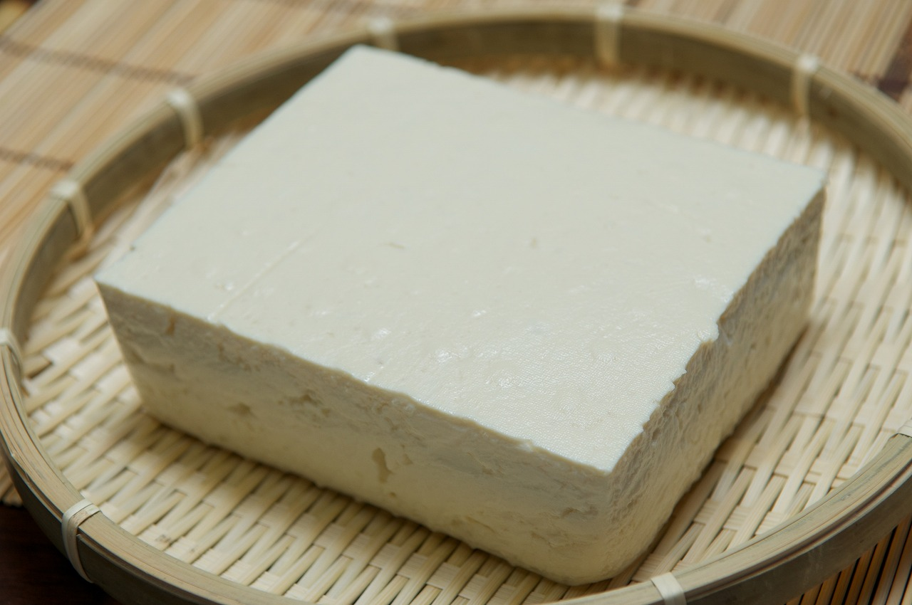 【老豆腐】卤水点豆腐，一物降一物，教你用卤水做传统老豆腐，味道纯正，方法简单 - 哔哩哔哩
