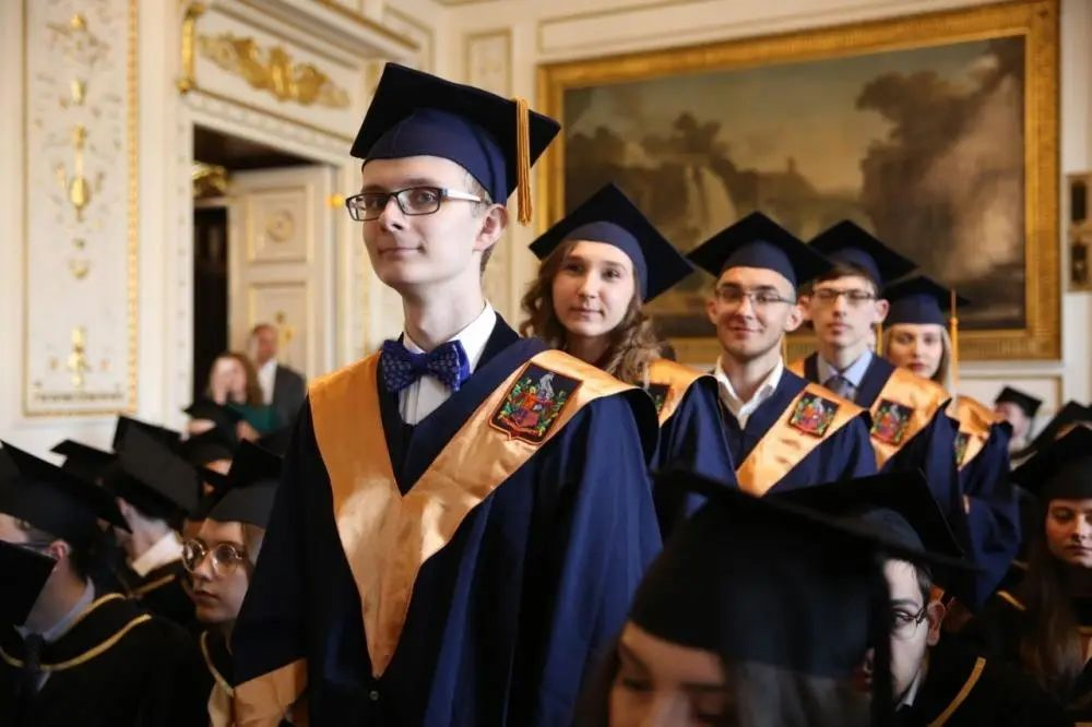 英国硕士学位证书分级 zhuanlan.zhihu.com