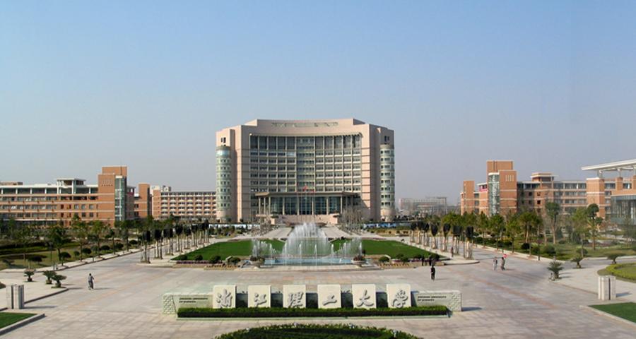 如果想以后艺考想学服装设计考哪个大学比较好