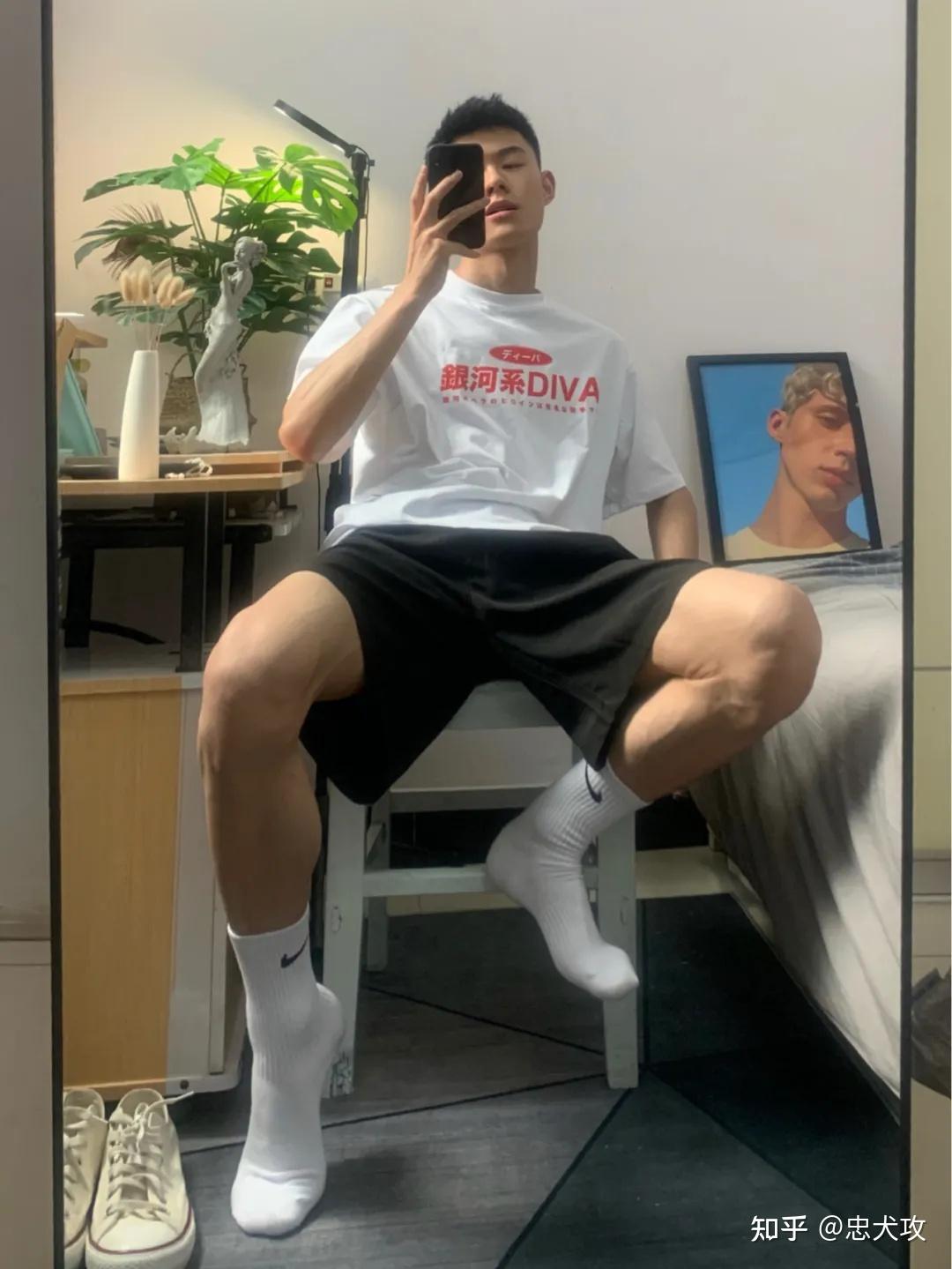 为什么有人喜欢白袜 v2-19042b90fb574af8b40e2ba31612499c_r.jpg