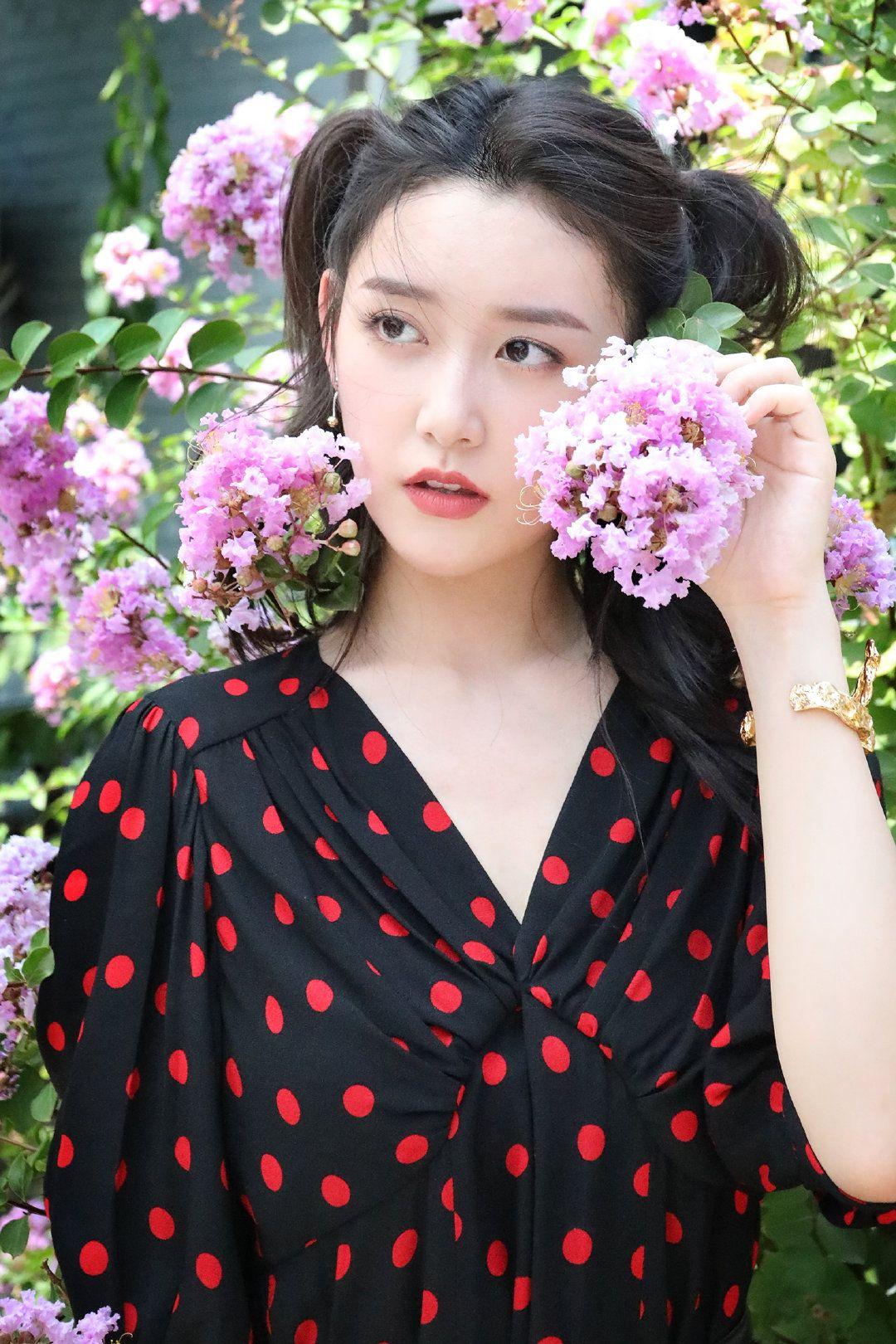 如何评价蒋依依的长相?