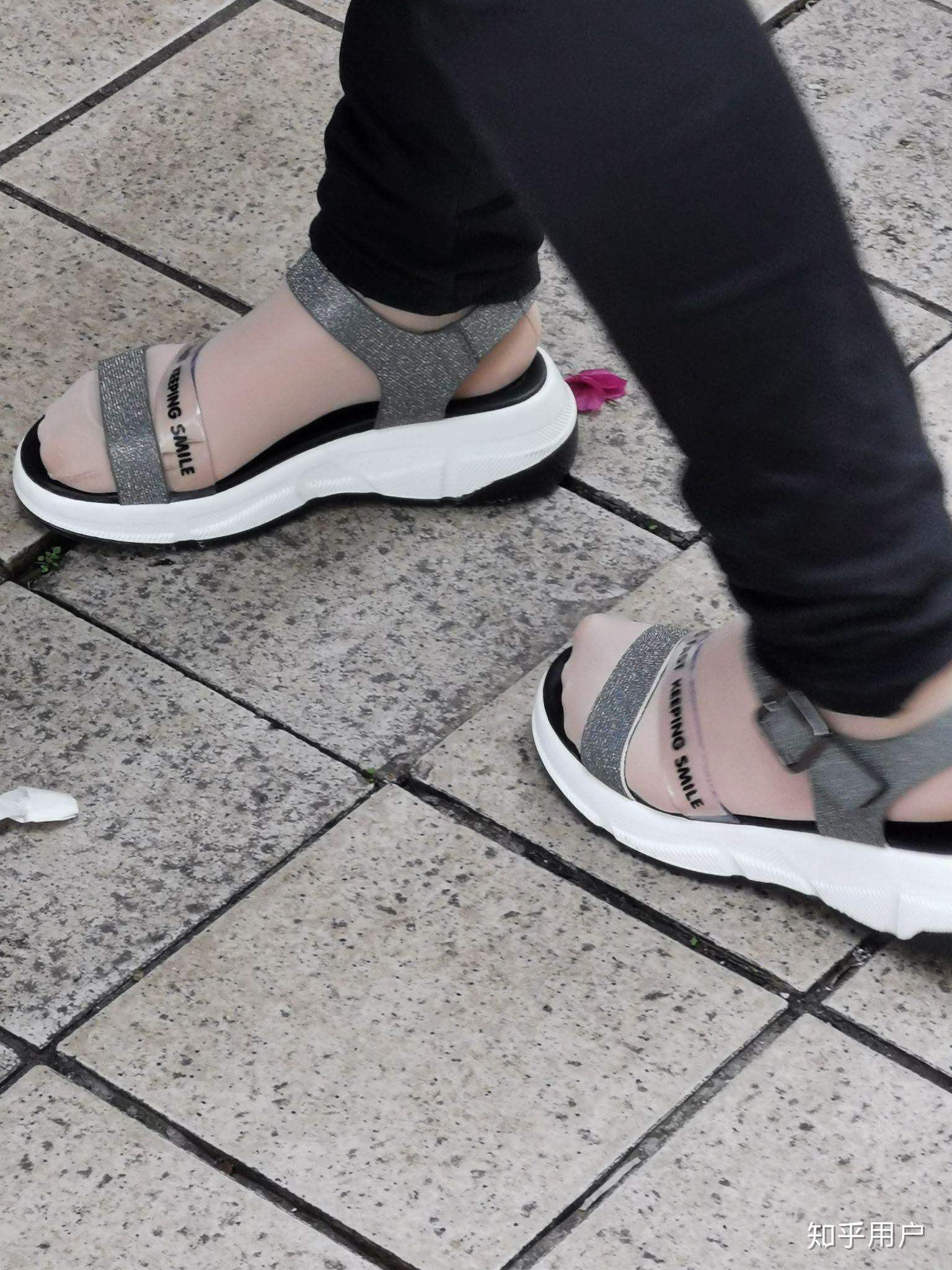 穿凉鞋适合配什么样的袜子