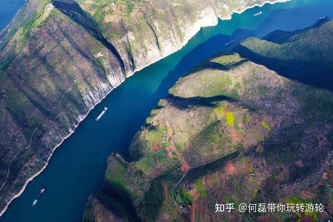 富于传说的孟良梯,形似"犀牛望月"的犀牛峰,滑稽搞笑的倒吊和尚,幽深