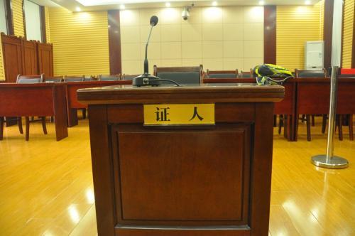 民事庭审中被告提供了证人出庭原告当事人可以询问证人多少问题法官