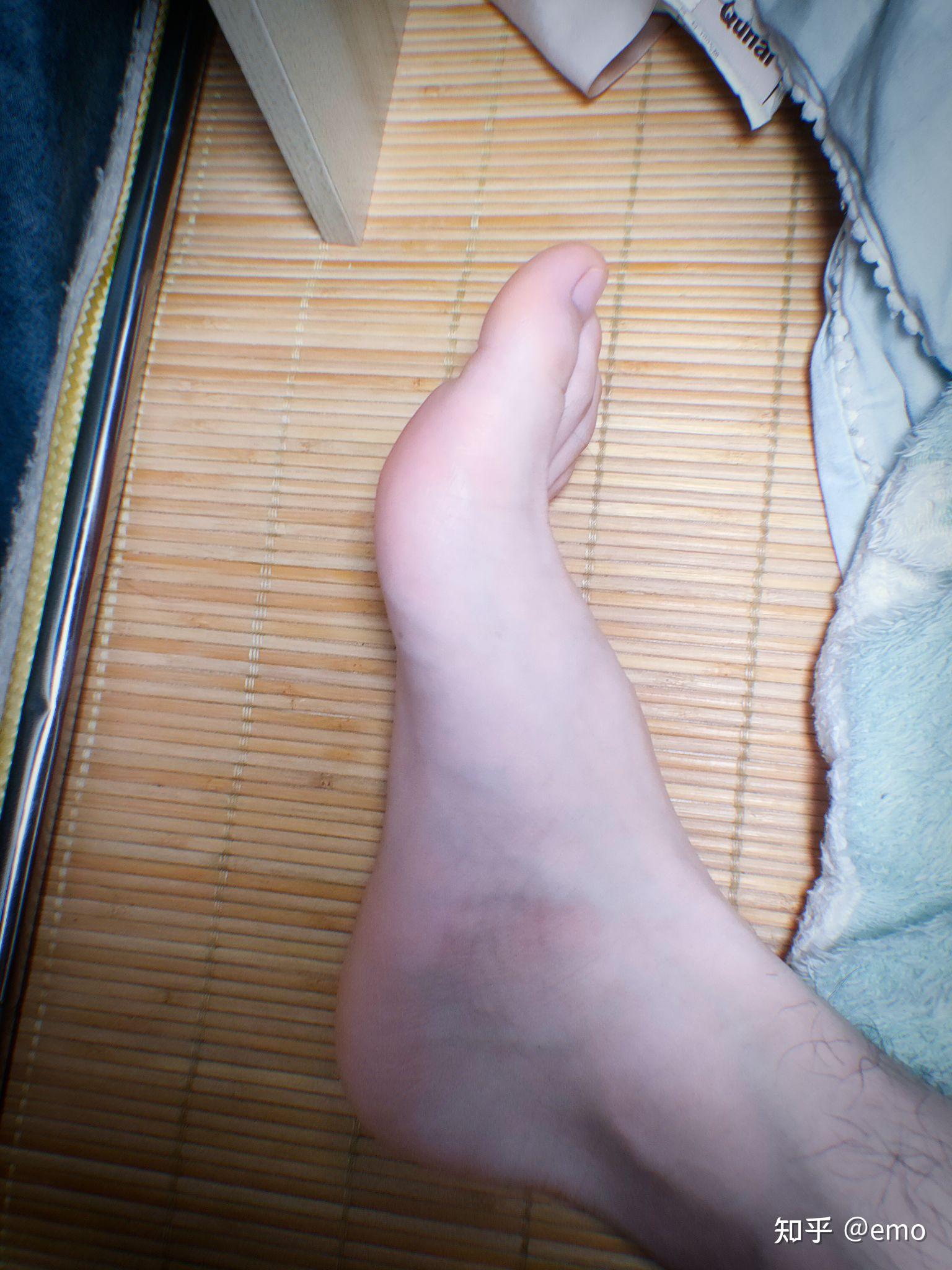 男生的脚要长什么样才好看