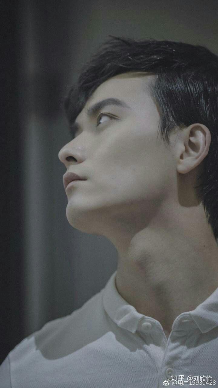 如何评价新人演员何龙龙在沙海里的表现