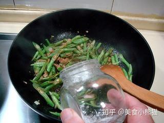 焖面怎样做好吃 v2-198deed51d883a430c9f801ce5a3e954_b.jpg