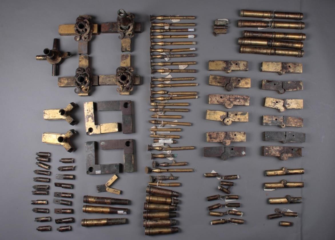 1975年陕西长武县出土汉代铁齿轮(1)周秦汉时期的这些齿轮表明了古人