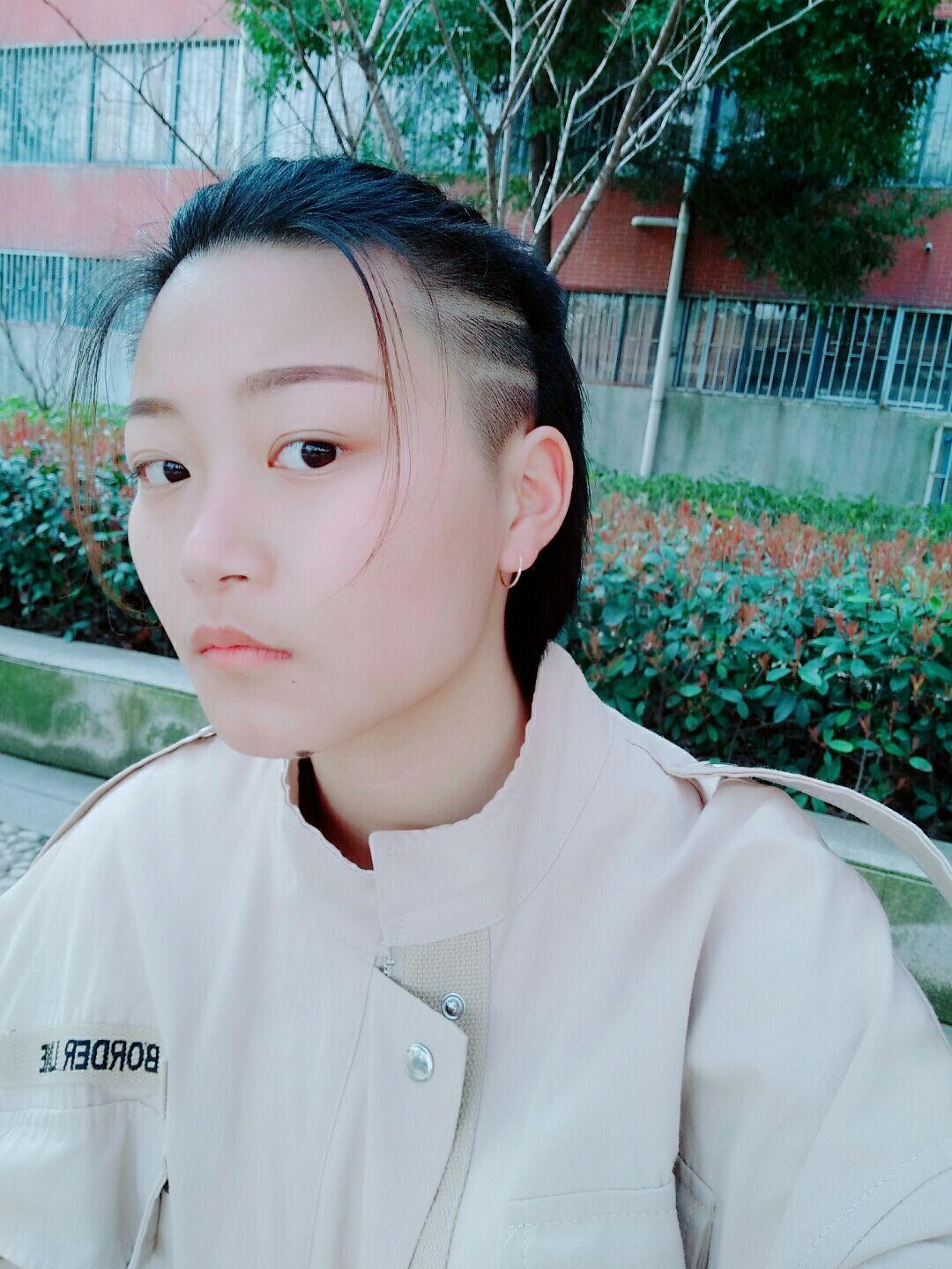 女生把两边头发剃掉是什么体验? - 知乎