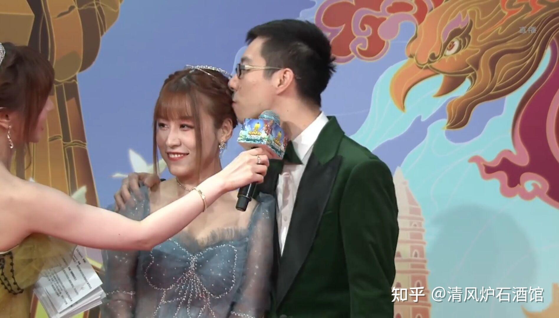 炉石传说年度奖项公布异灵术夜吹蝉联人气主播驴鸽现场吻清清