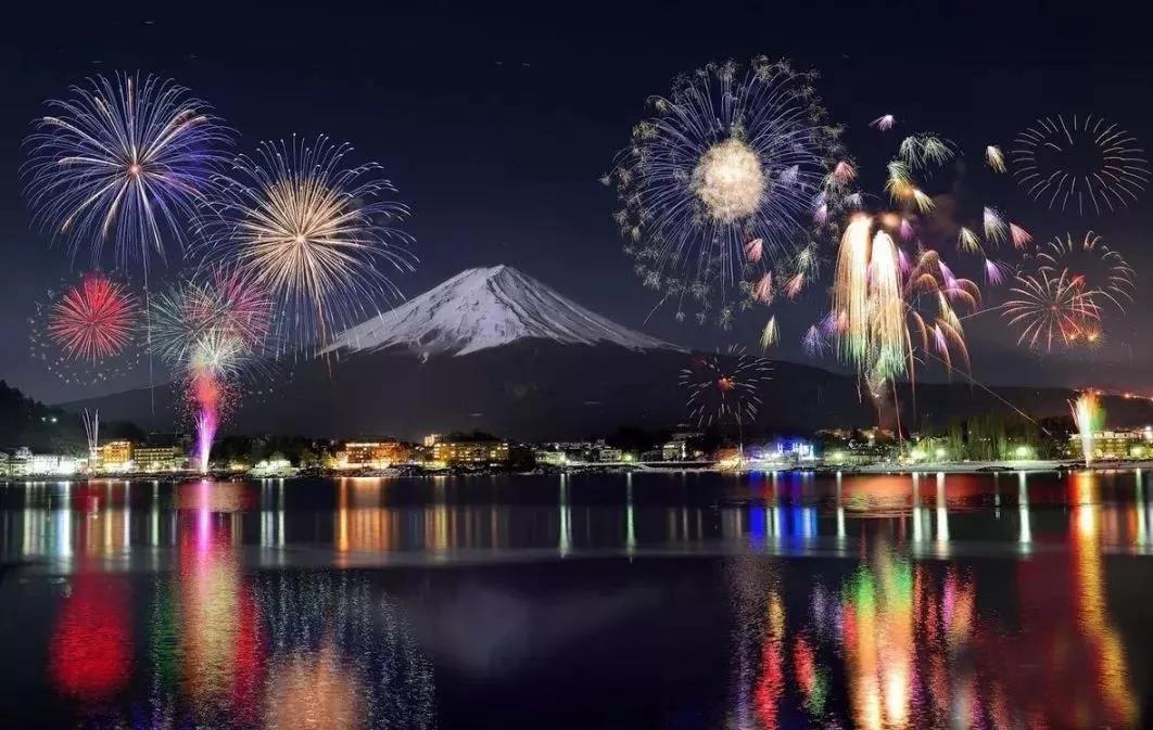 谁说花火大会只属于夏季,冬季的白雪和花火同框,更是限定美景! - 知乎