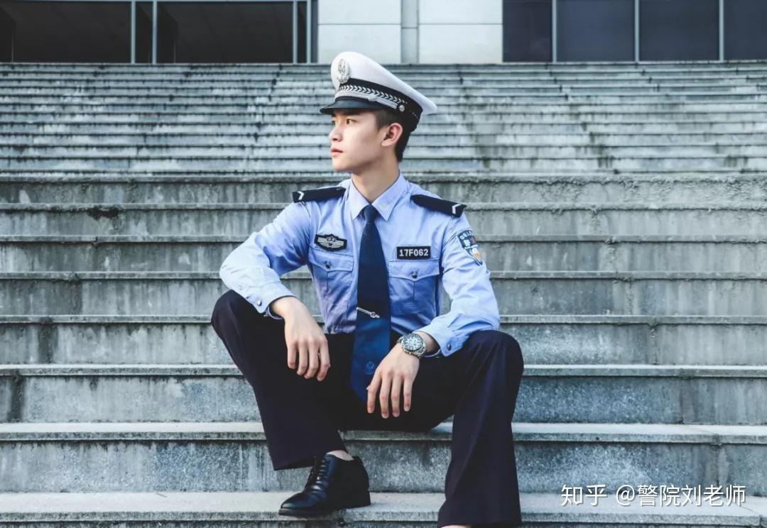 世界上最帅的警察图片