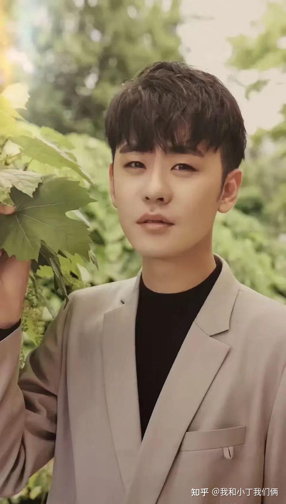 2021开年认为张云雷粉底太黑头发太高的同学举个手说说你的妆发意见