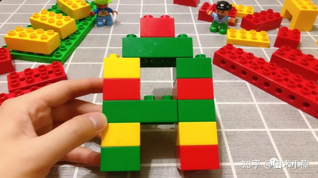 哇塞乐高还能这样玩-用乐高创意搭建26个英文字母
