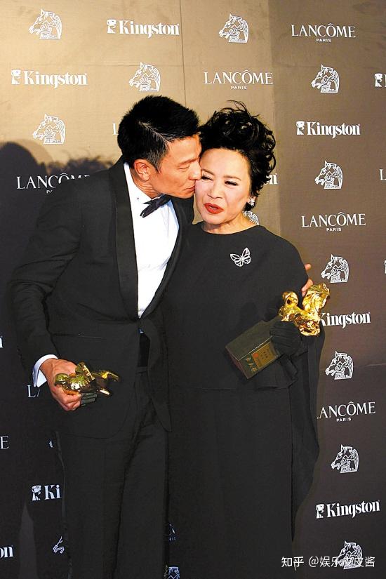 刘德华为何40年屹立不倒除了乐善好施和他5次下跪关系很大