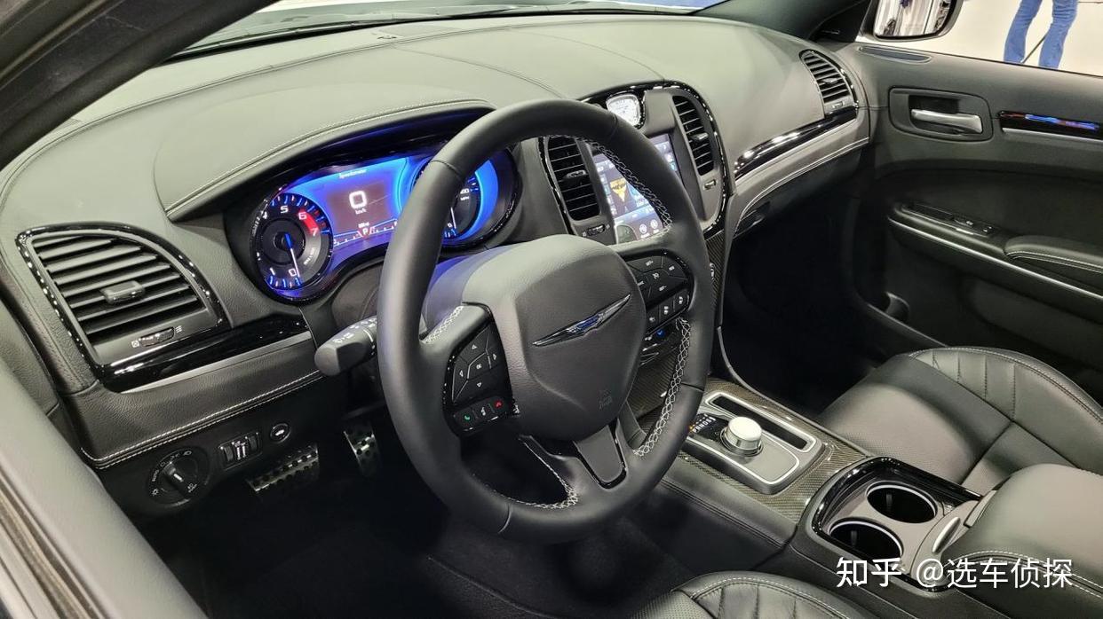 2023 300c 6 4l v8 