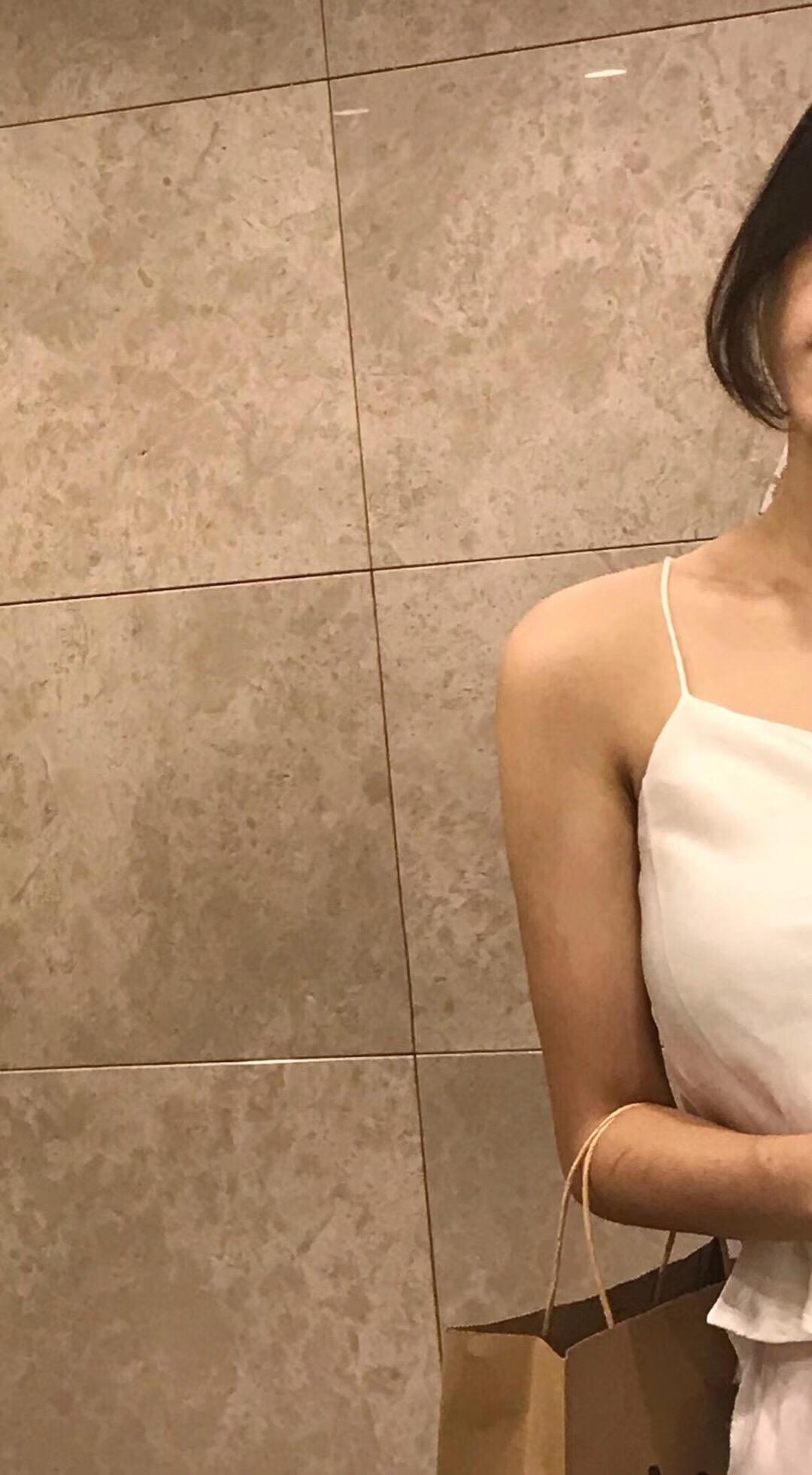 胸大的姑娘夏天怎么穿显瘦又时髦