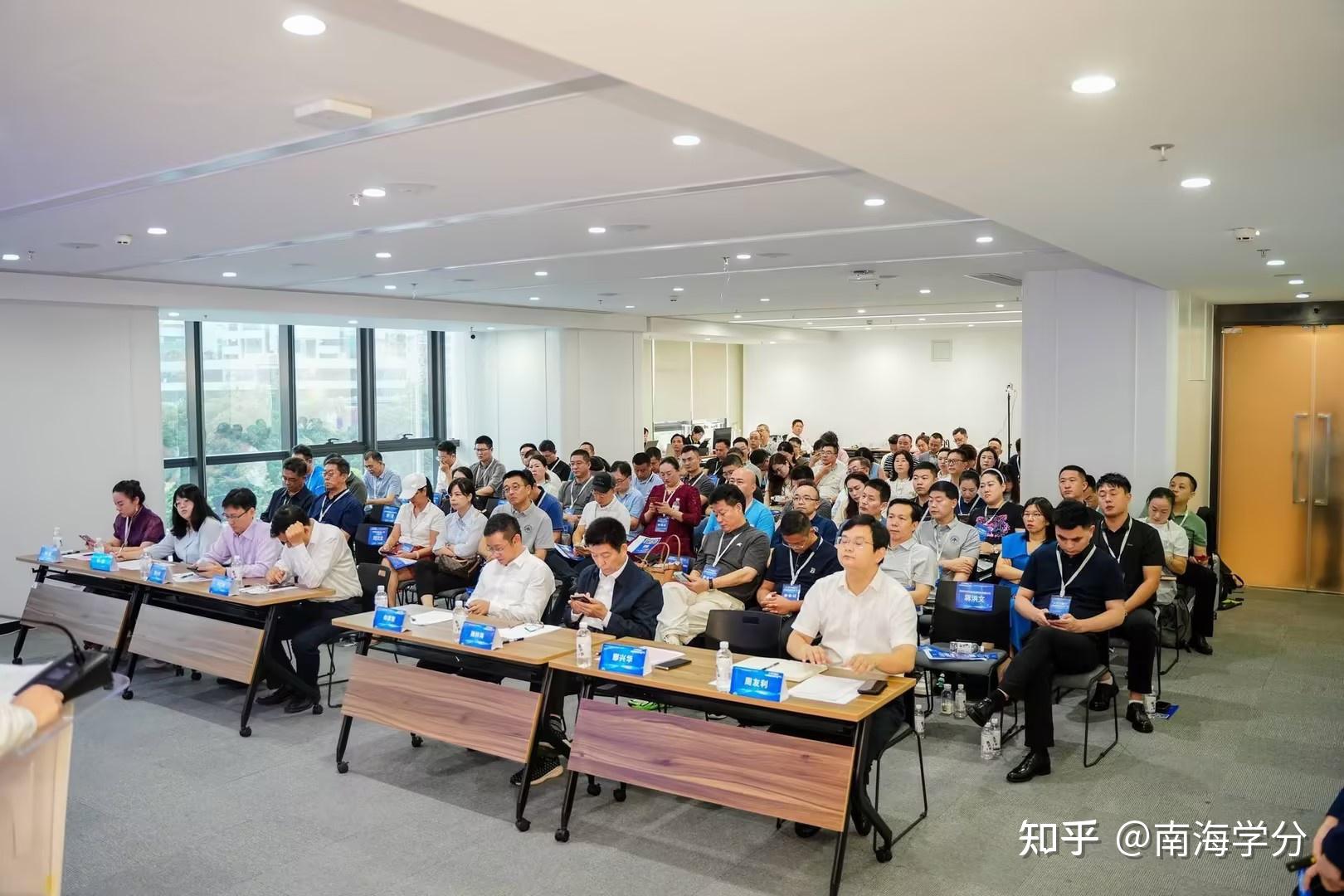 出席本次活动的主要领导和嘉宾有:工信部人才交流中心处长林恩雪;深圳