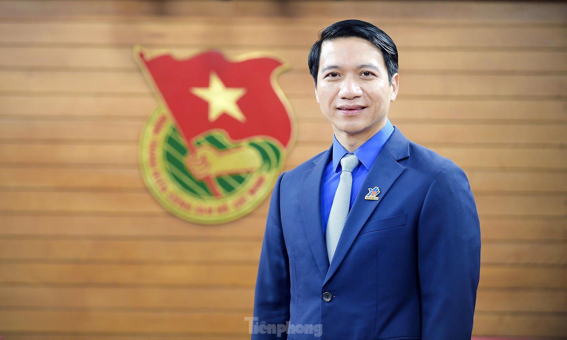 届胡志明共青团中央第一次会议选举6名同志参加十二届团中央书记处