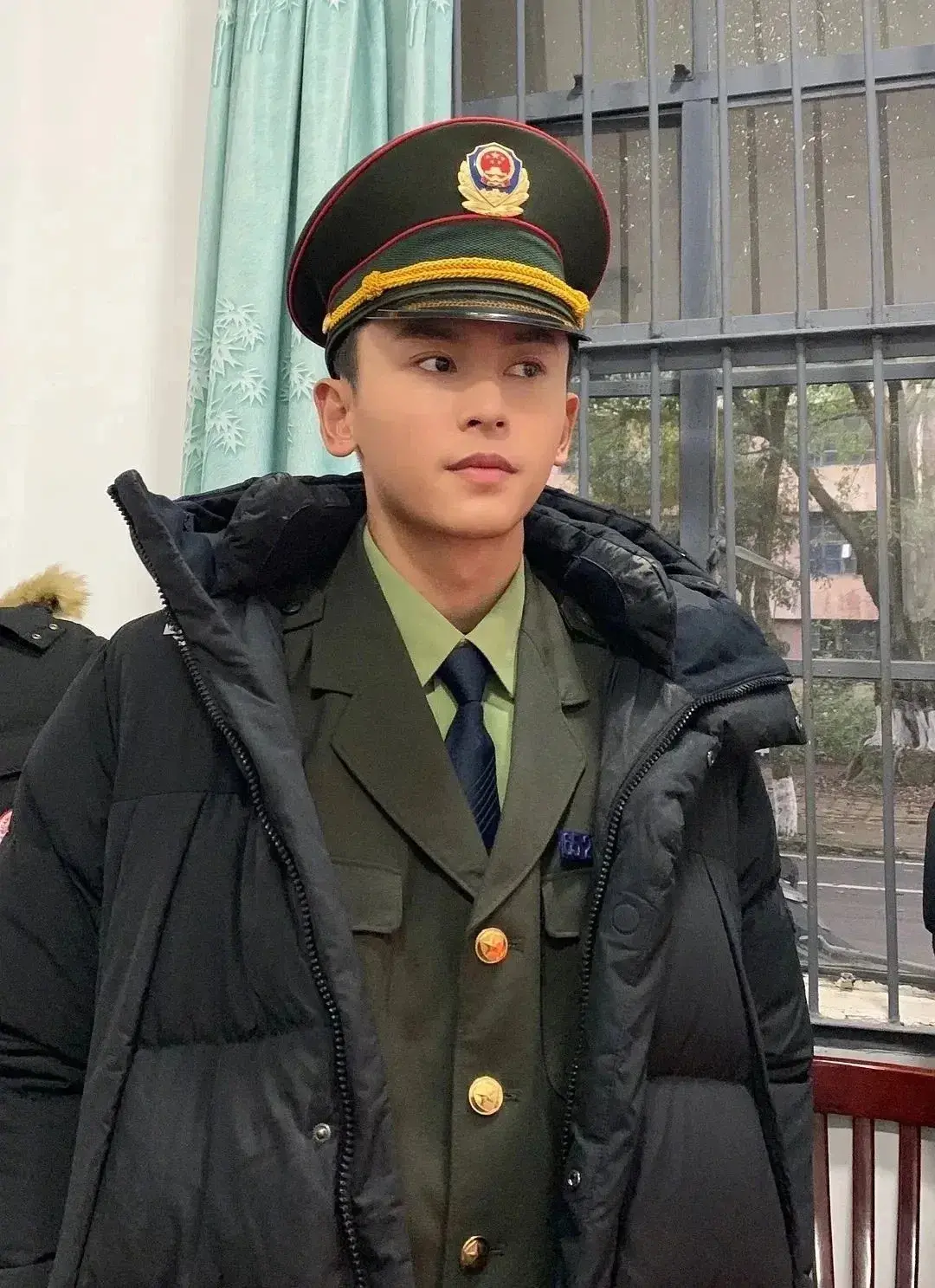 张哲瀚翘臀细腰好身材登上热搜令网友赞不绝口