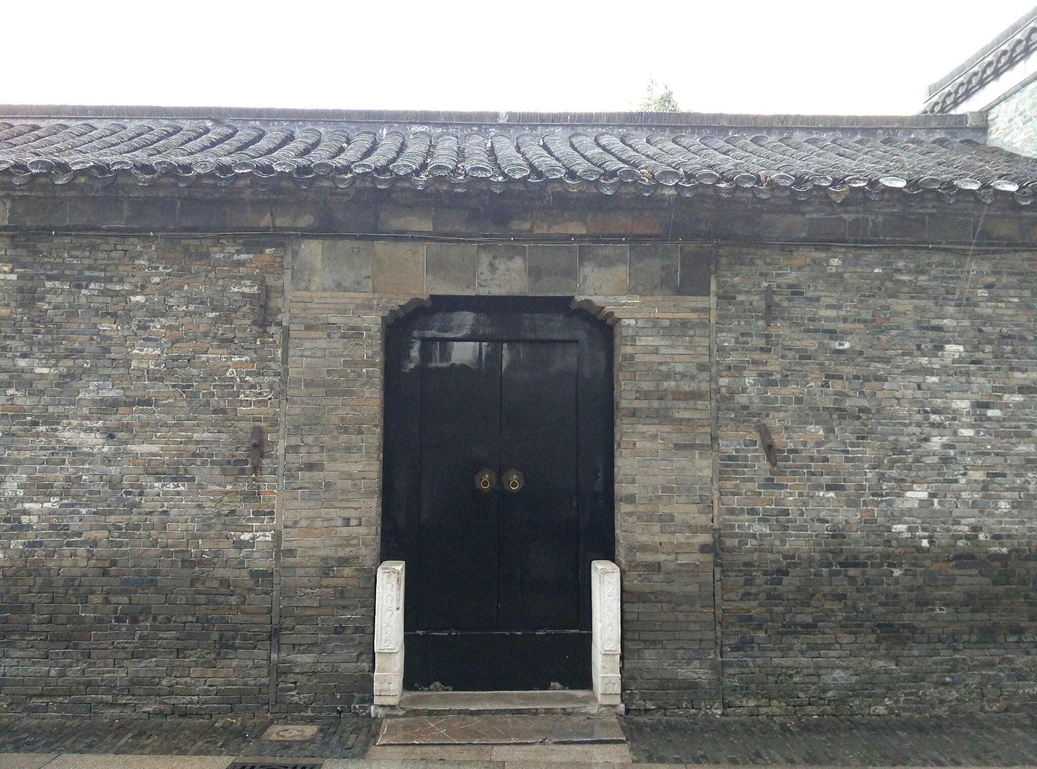 "他"的故居今天去了扬州东圈门16号朝圣,还发了条知乎想法,结果没到