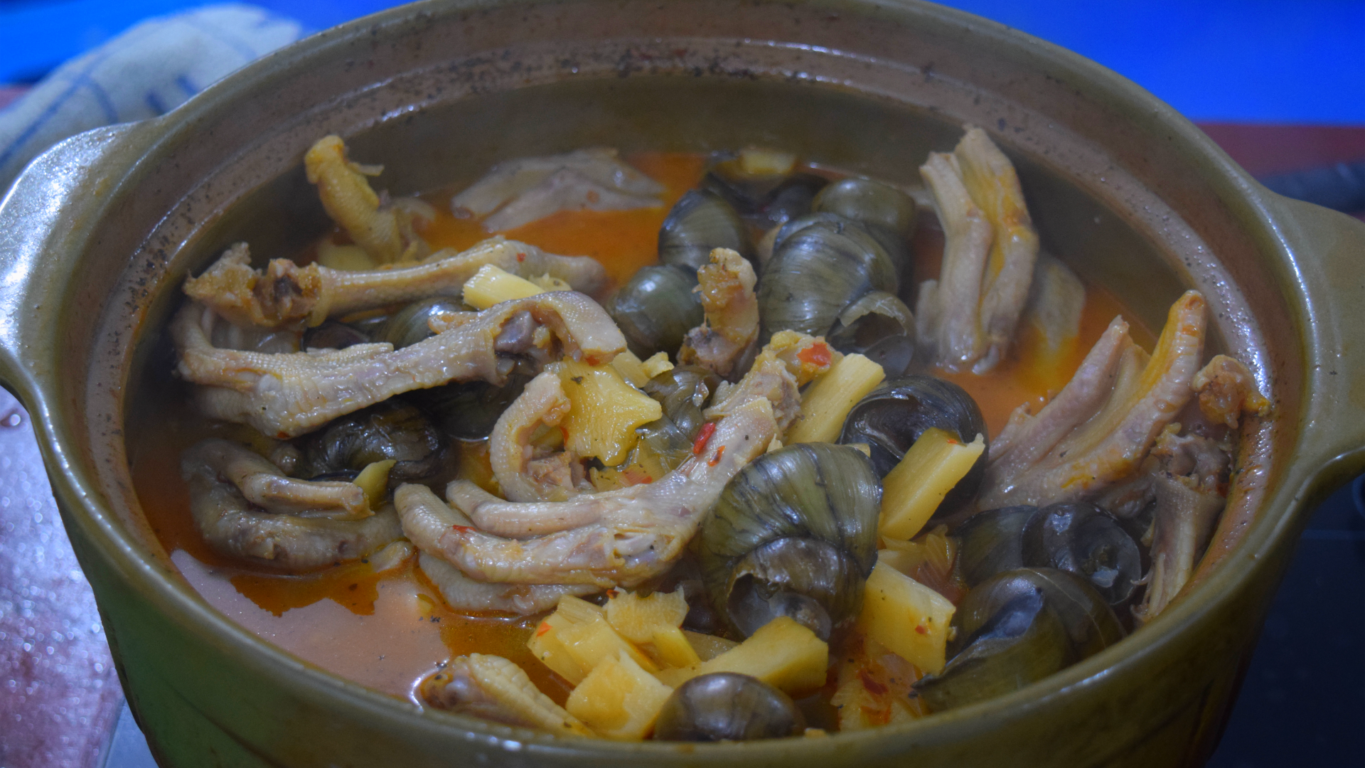 秘制酸笋田螺煲一次10斤下锅广东人最爱这味道