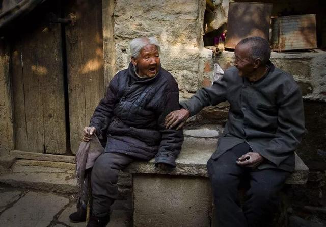 父母在农村生活,在城里打工的人一个月给多少钱合适?