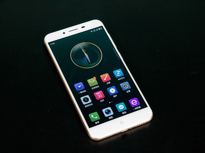 配置最高的手机安卓 v2-1a1894e4ef3c79f11dce280833ae1280_r.jpg