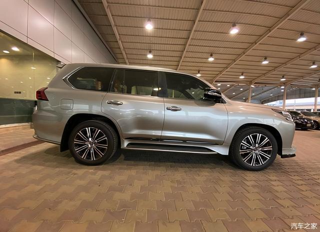 全新雷克萨斯lx570实拍来自日系的顶级越野车