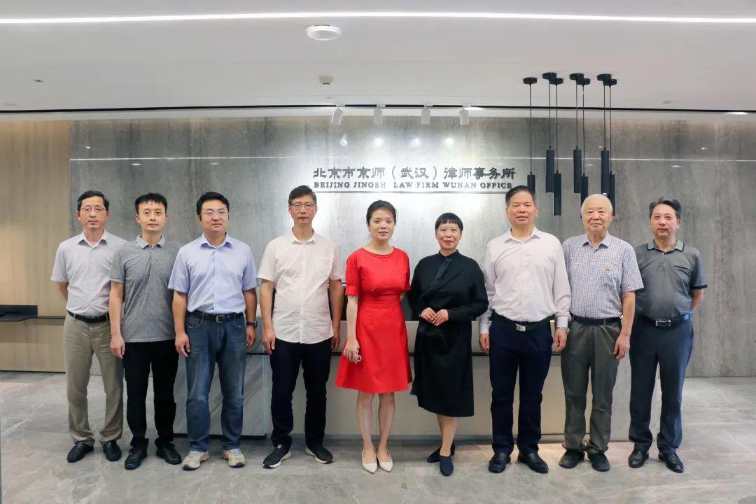 律所动态武汉民建副主委张智一行莅临京师武汉律师事务所考察交流
