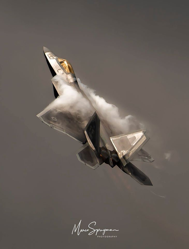 有哪些好看的战斗机壁纸?(最好是苏式和美式的)? - 知乎