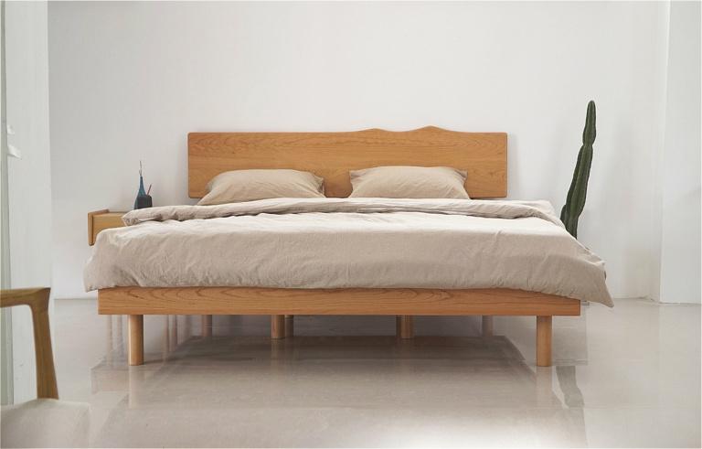 床头后有小横版,加强稳固性的同时又能带来一定的收纳空间,像什么空调