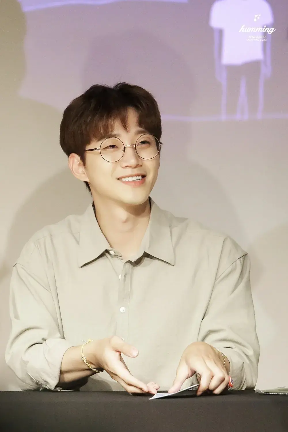 李俊昊是吃了防腐剂吗为什么越来越好看了