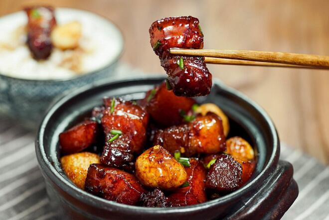 做红烧肉的过程 v2-1aa3a17f8c024d72504f6496363ed505_r.jpg