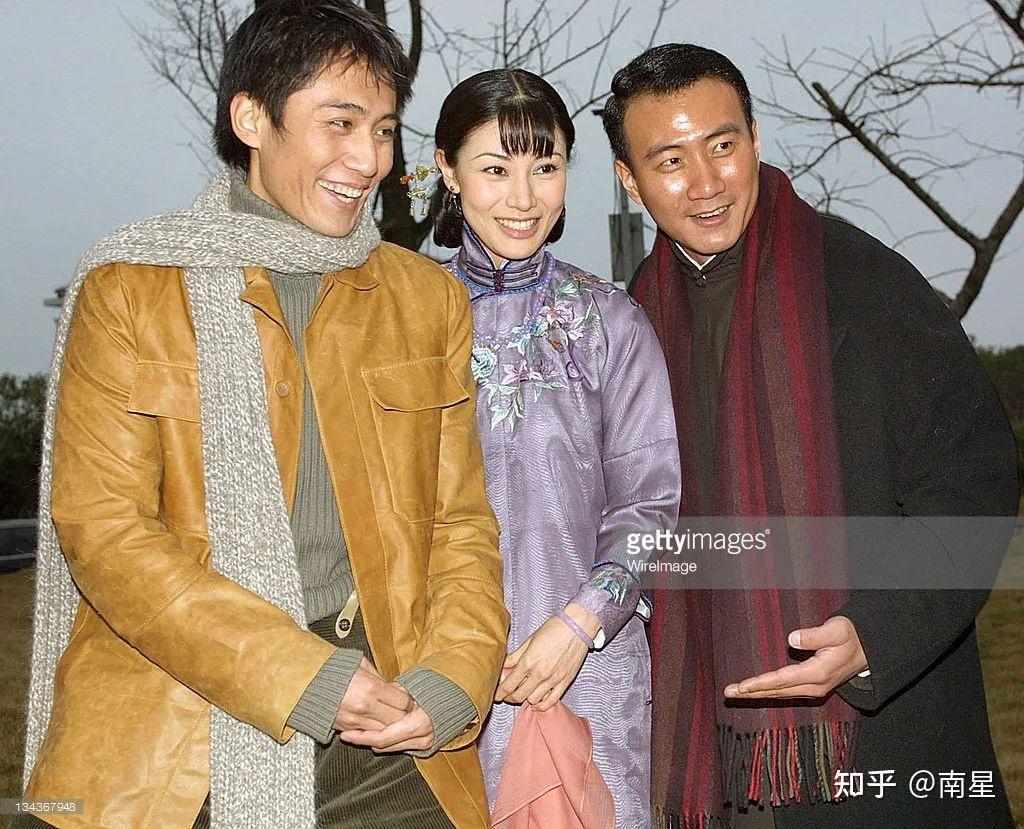 快毕业时,关锦鹏导演相中了刘烨,想让他在电影《蓝宇》中演一个同性恋