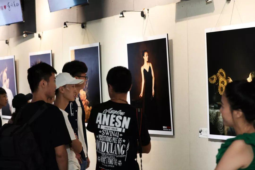 黑光教育摄影学校学员作品欣赏商业摄影师专修班毕业展你pick哪一组