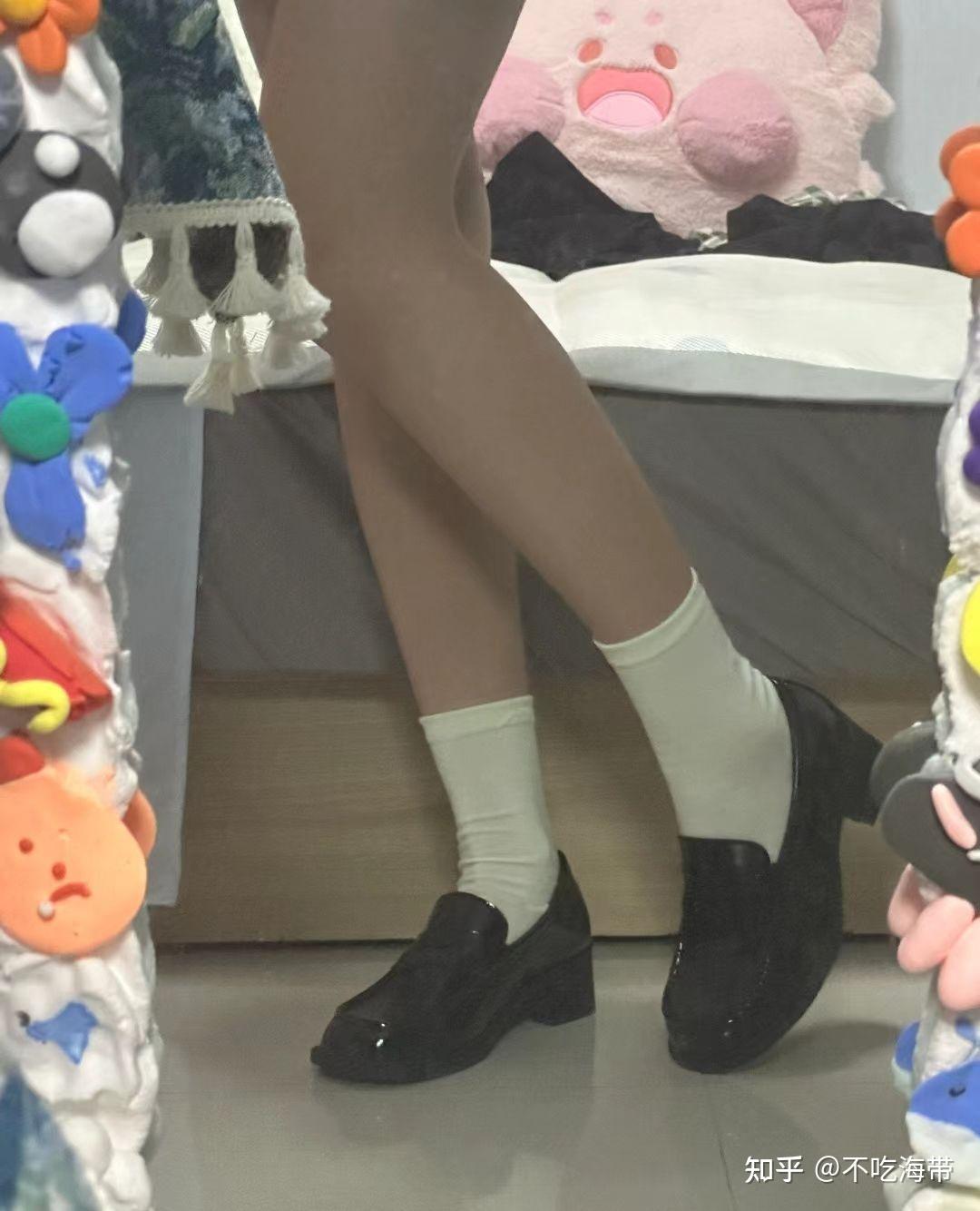 女生为啥喜欢穿白袜子