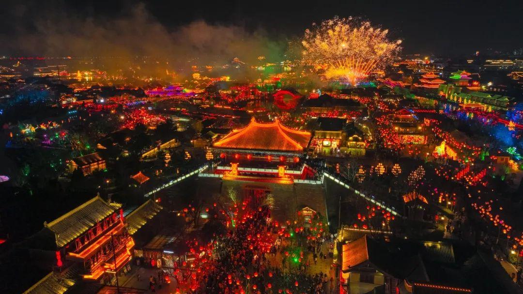 河南开封清明上河园景区喜迎开门红八天共接待696万人次龙年的欢乐