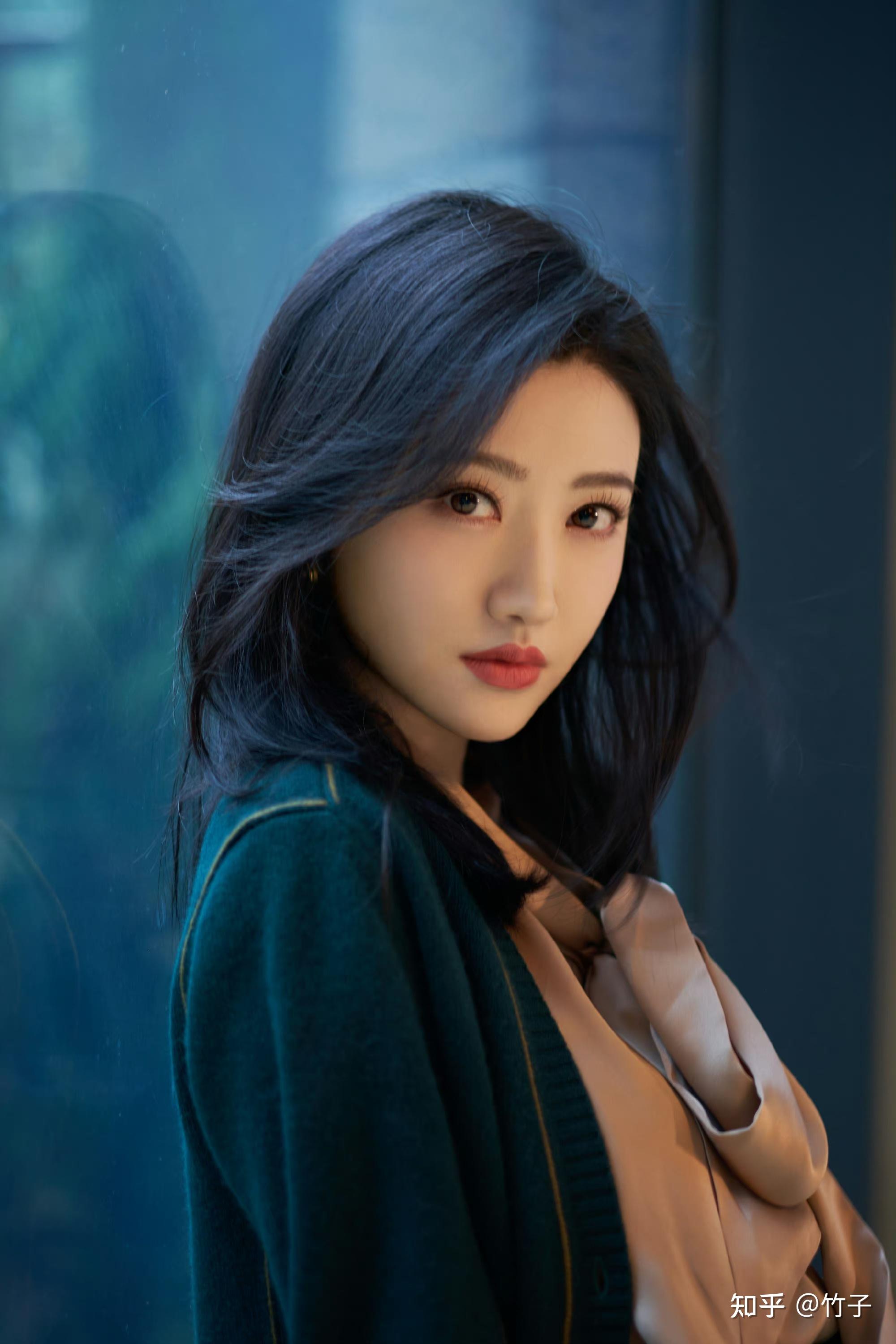 景甜最新美照大放送马贝珍珠耳环温柔又美好