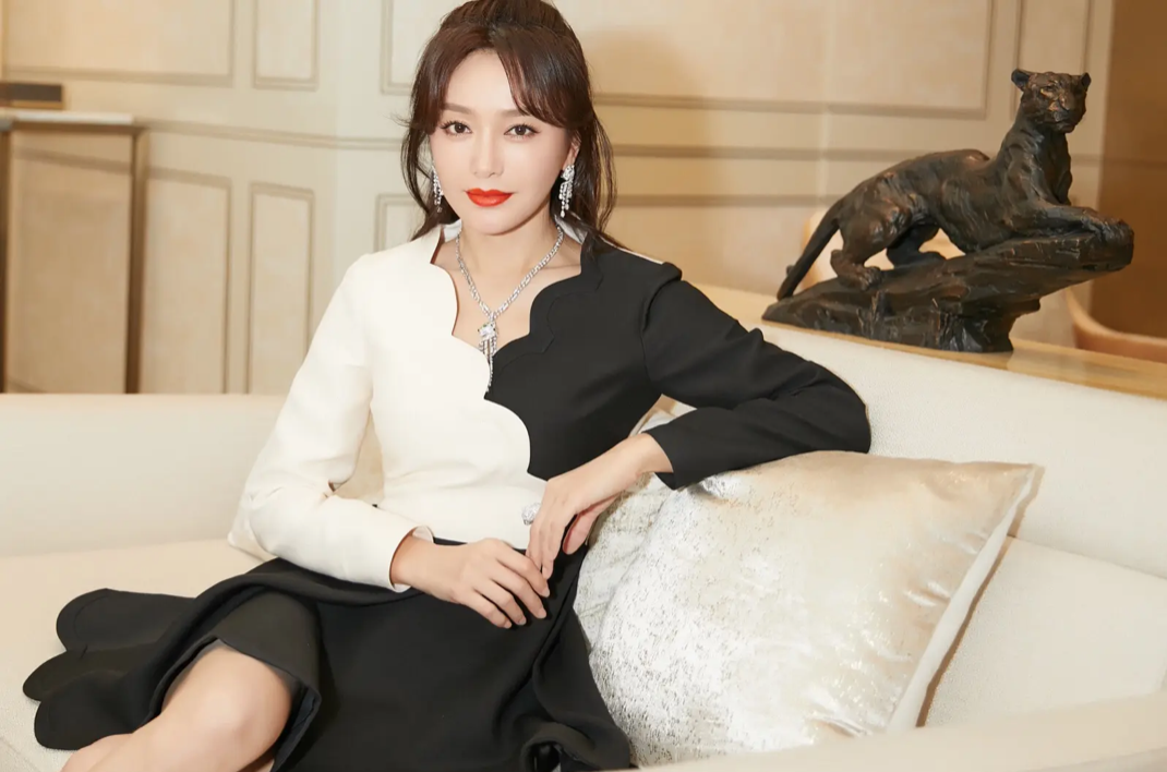 04结尾:很喜欢秦岚在接受cctv8采访说的一段话:"人生都有高潮和低谷