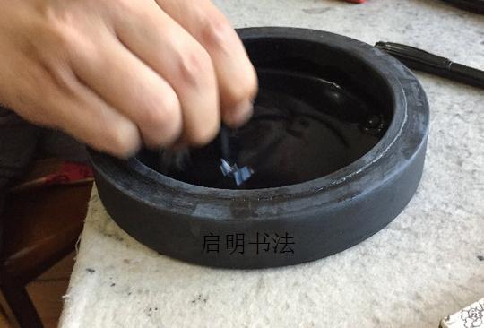 学书法是用墨汁好还是用砚台磨墨好? - 知乎
