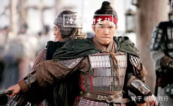 都说秦军无胄为何连汉军重骑兵都没头盔从复原画解析秦汉武备