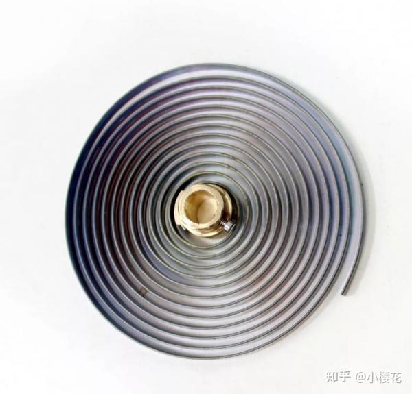 游丝在收缩,放大时的外形是不规则的,右上角部分的收缩,扩张的幅度比