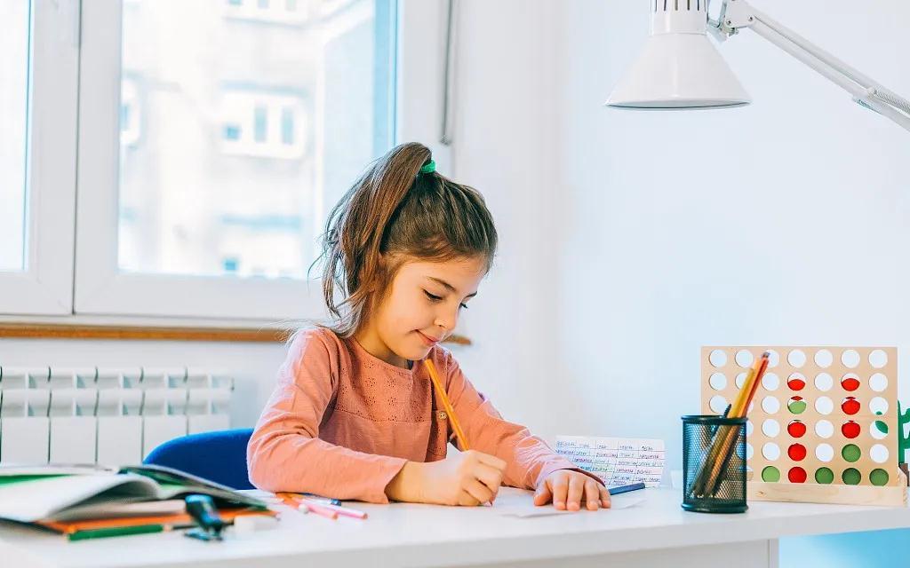 如何让孩子主动学习不催作业 v2-1b18c7d1d1e7a852decd038fab8d6283_1440w.jpg?source=172ae18b