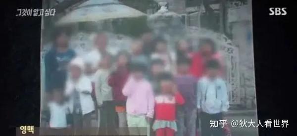 多名男女淫乱 被洗脑拍下性虐视频 背后神秘组织被曝光 真相早该公之于众 知乎