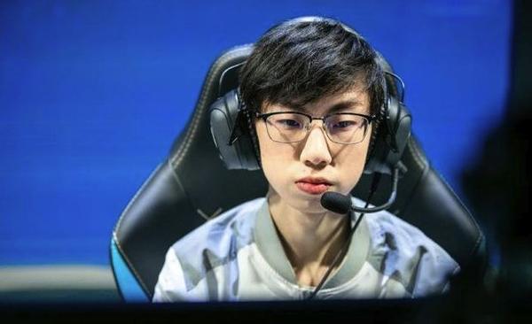 lol宝蓝参与海峡青年论坛s8是人生至今为止最难忘的一天