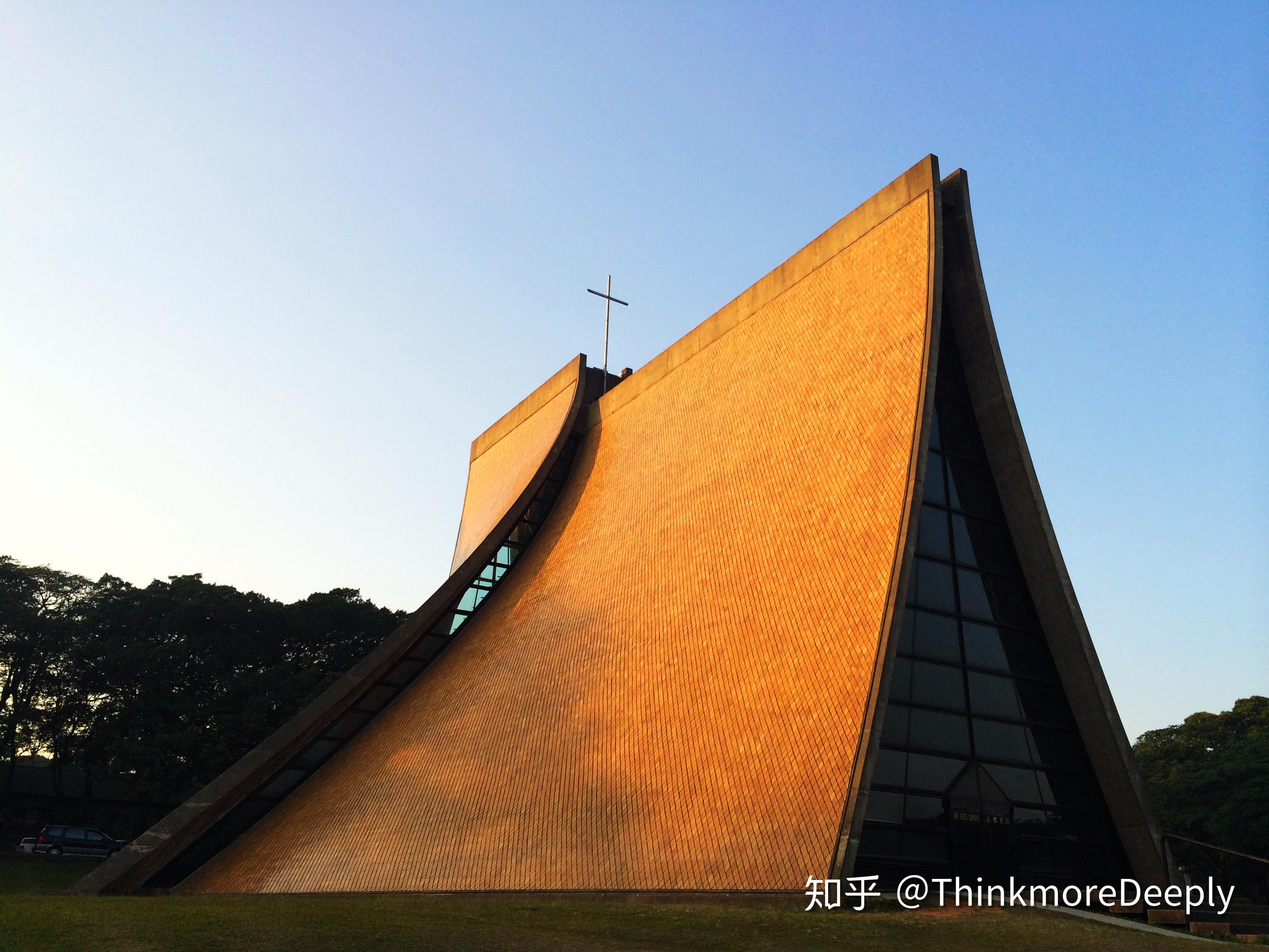 坐落在台中东海大学的大草坪上